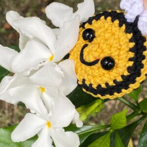 Bee crochet magnet