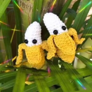 Banana crochet magnet